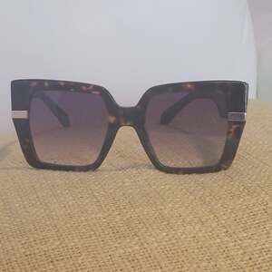 Quay Notorious Tortoise Oversized Square Sunglasses